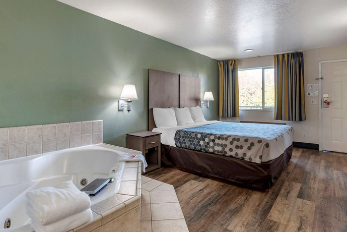 Imagen de la habitación del Hotel Econo Lodge Portland Airport. Foto 13