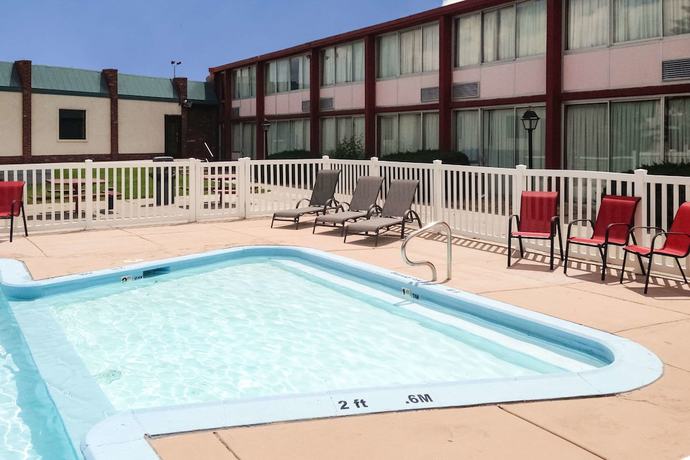 Imagen de la piscina del Hotel Econo Lodge, RAWLINS. Foto 20