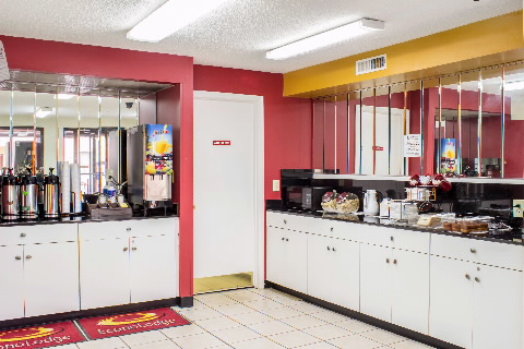 Imagen del bar/restaurante del Hotel Econo Lodge Research Triangle Park. Foto 3