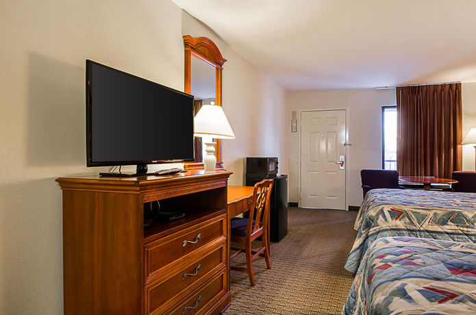 Imagen de la habitación del Hotel Econo Lodge Richmond. Foto 11