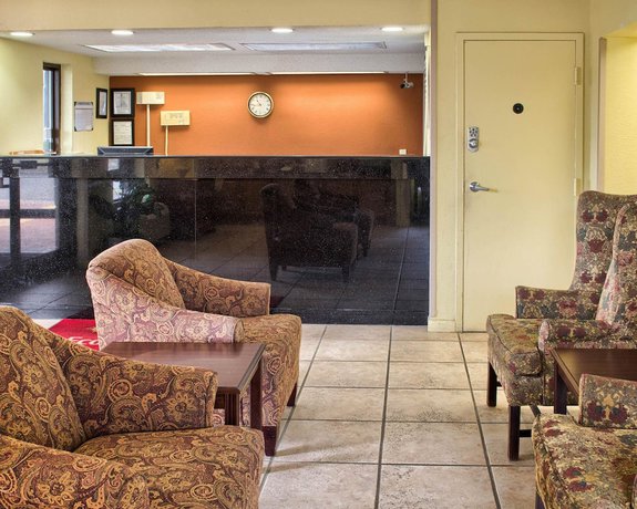 Imagen de los interiores del Hotel Econo Lodge, Richmond. Foto 12