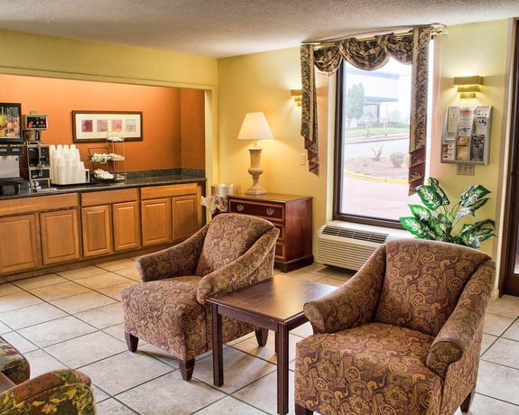 Imagen de los interiores del Hotel Econo Lodge, Richmond. Foto 14