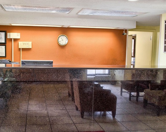 Imagen de los interiores del Hotel Econo Lodge, Richmond. Foto 16