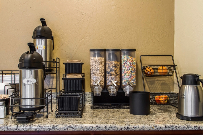 Imagen del bar/restaurante del Hotel Econo Lodge Sacramento Convention Center. Foto 2