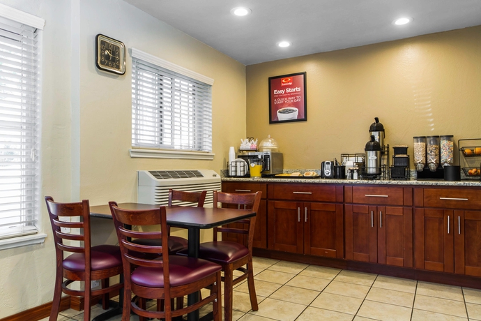 Imagen del bar/restaurante del Hotel Econo Lodge Sacramento Convention Center. Foto 4