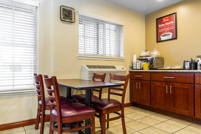 Imagen del bar/restaurante del Hotel Econo Lodge Sacramento Convention Center. Foto 5