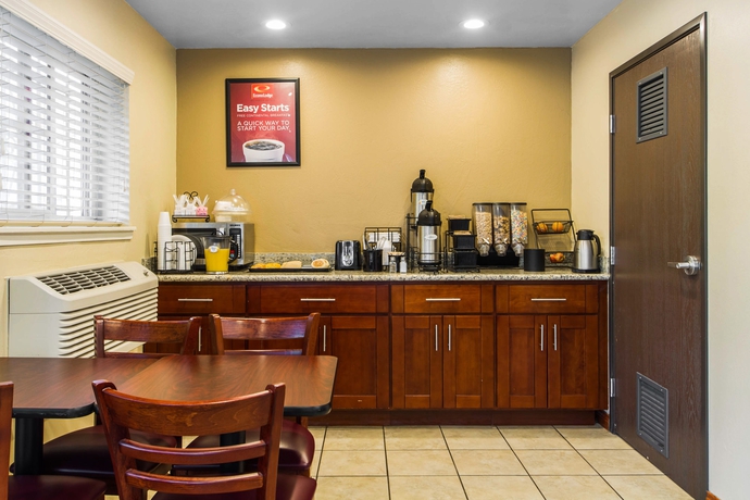 Imagen del bar/restaurante del Hotel Econo Lodge Sacramento Convention Center. Foto 6