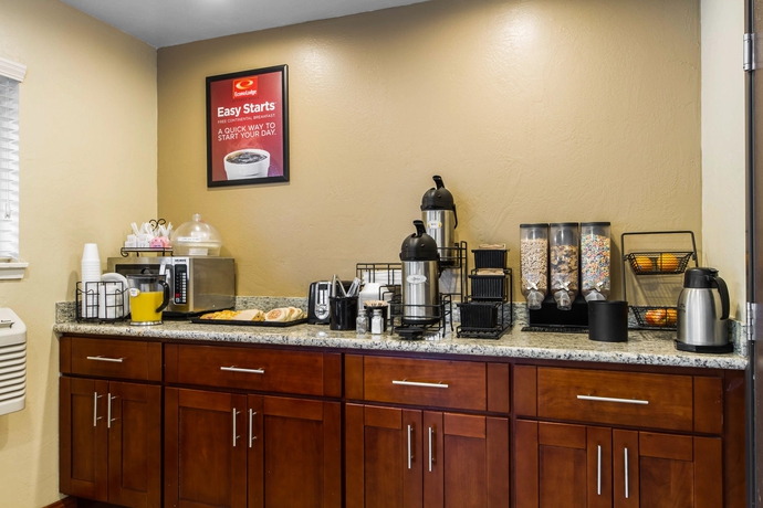 Imagen del bar/restaurante del Hotel Econo Lodge Sacramento Convention Center. Foto 7