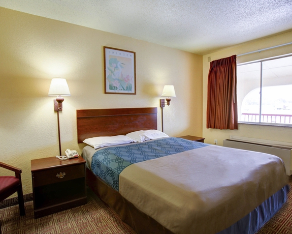 Imagen de la habitación del Hotel Econo Lodge San Marcos University Area. Foto 11