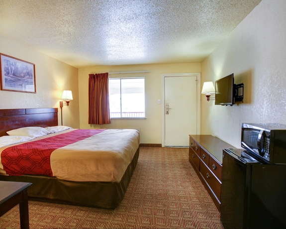 Imagen de los interiores del Hotel Econo Lodge San Marcos University Area. Foto 15