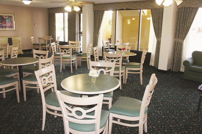 Imagen del bar/restaurante del Hotel Econo Lodge, Savannah. Foto 4