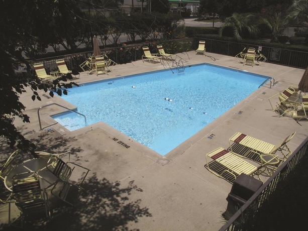 Imagen de los exteriores del Hotel Econo Lodge, Savannah. Foto 9