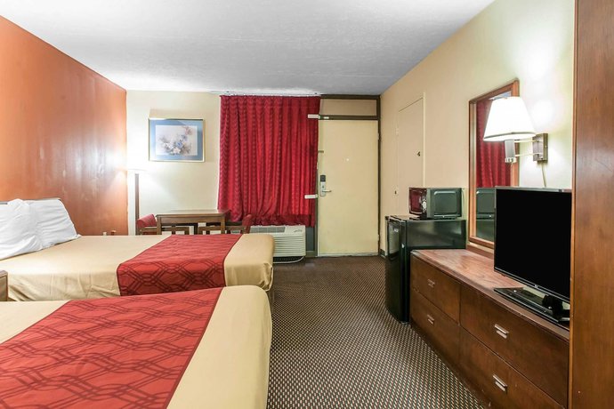 Imagen de la habitación del Hotel Econo Lodge Seymour. Foto 2