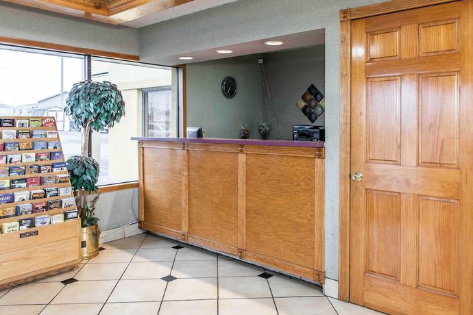 Imagen de los interiores del Hotel Econo Lodge Seymour. Foto 15