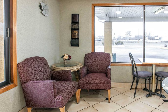 Imagen de los interiores del Hotel Econo Lodge Seymour. Foto 16