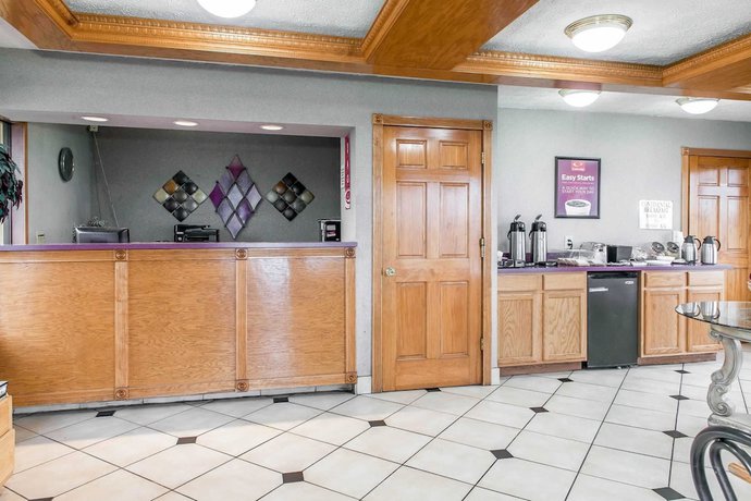 Imagen de los interiores del Hotel Econo Lodge Seymour. Foto 17