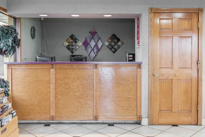 Imagen de los interiores del Hotel Econo Lodge Seymour. Foto 18