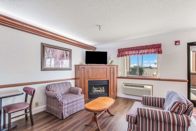 Imagen de los interiores del Hotel Econo Lodge Shelbyville. Foto 17