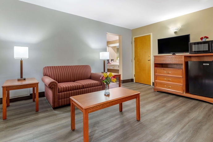 Imagen de la habitación del Hotel Econo Lodge Southern Pines. Foto 11
