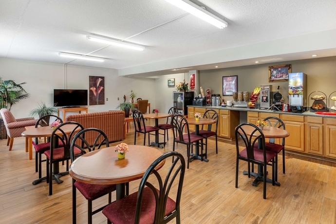 Imagen del bar/restaurante del Hotel Econo Lodge Southern Pines. Foto 4