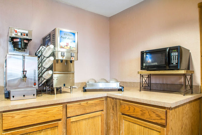 Imagen del bar/restaurante del Hotel Econo Lodge Springfield I-44. Foto 3