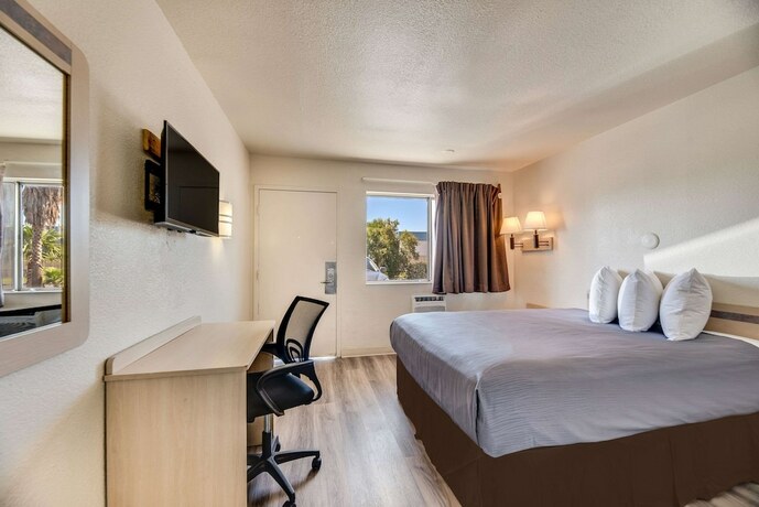 Imagen de la habitación del Hotel Econo Lodge Stockton Near I-5 Fairgrounds. Foto 15