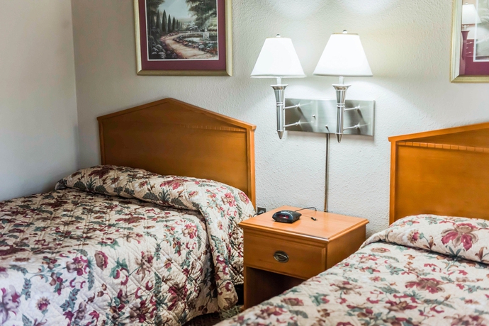 Imagen de la habitación del Hotel Econo Lodge Tallahassee. Foto 11