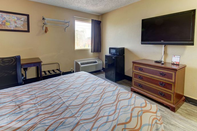 Imagen de la habitación del Hotel Econo Lodge Town Center. Foto 11
