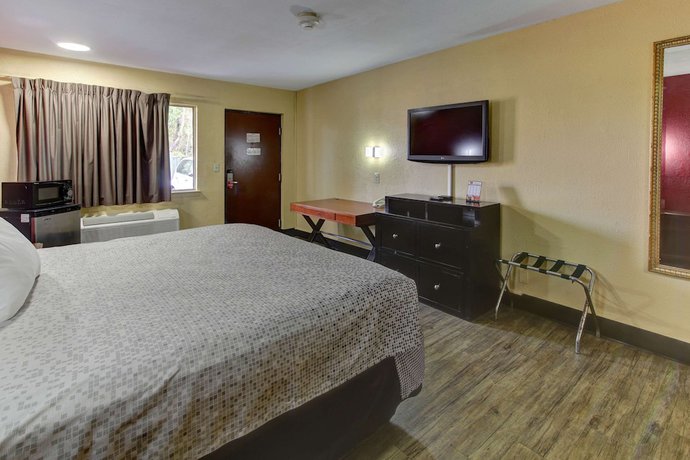 Imagen de la habitación del Hotel Econo Lodge Town Center. Foto 12