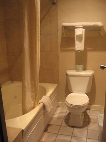 Imagen de la habitación del Hotel Econo Lodge Traverse City. Foto 5