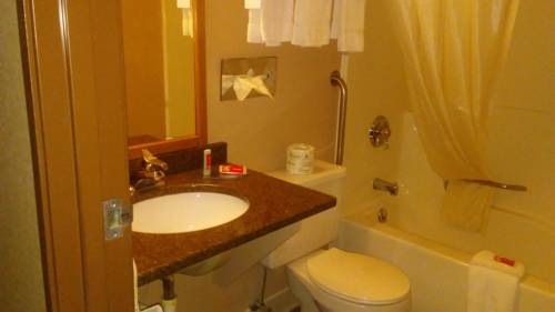 Imagen de la habitación del Hotel Econo Lodge Traverse City. Foto 6