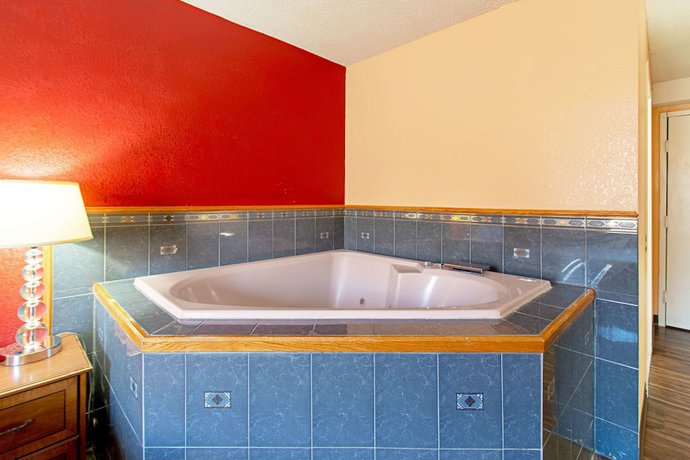 Imagen de la habitación del Hotel Econo Lodge, Utica. Foto 18