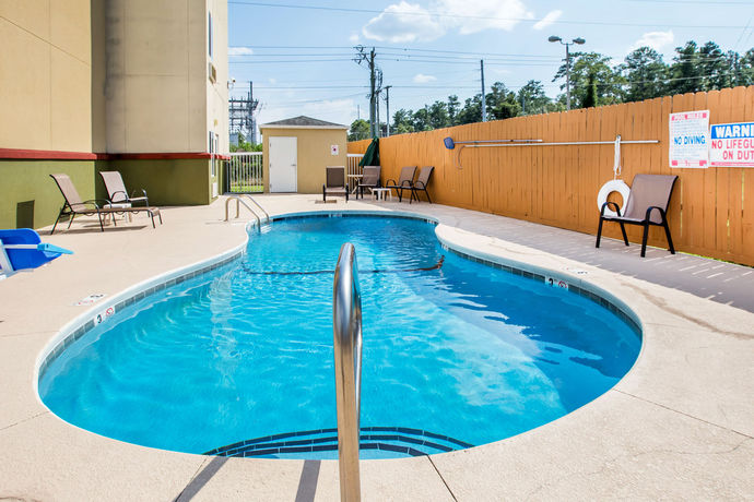 Imagen de la piscina del Hotel Econo Lodge, Valdosta. Foto 15