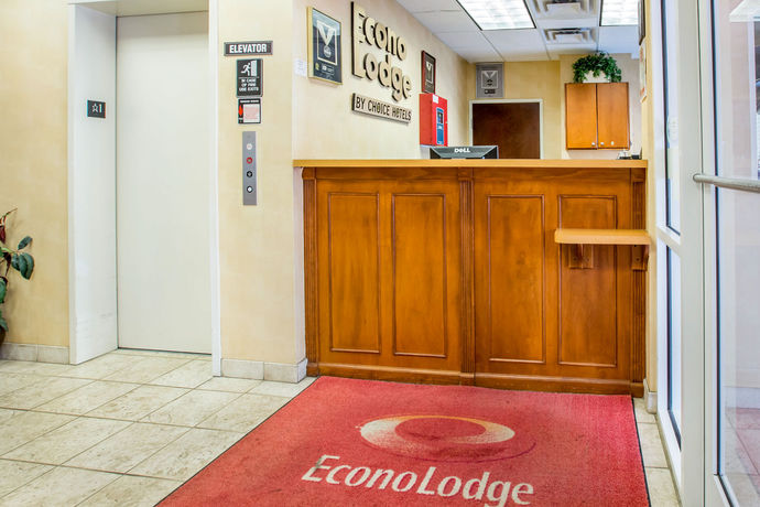 Imagen de la piscina del Hotel Econo Lodge, Valdosta. Foto 16