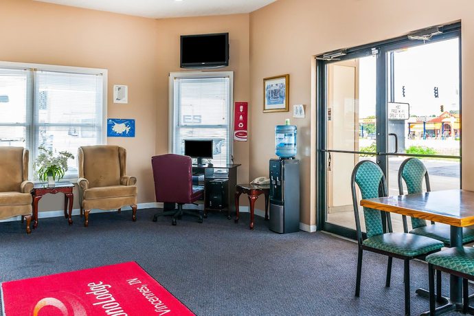 Imagen de los interiores del Hotel Econo Lodge, Vincennes. Foto 14