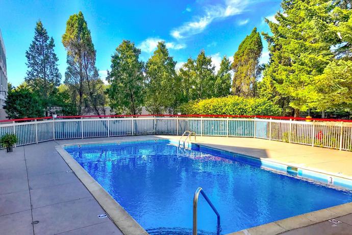 Imagen de la piscina del Hotel Econo Lodge, Willowbrook. Foto 15