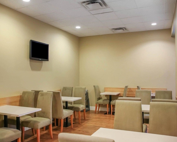 Imagen del bar/restaurante del Hotel Econo Lodge Winnipeg South. Foto 2