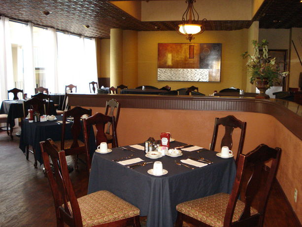 Imagen del bar/restaurante del Hotel Econo Lodge Winter Haven Chain Of Lakes. Foto 4