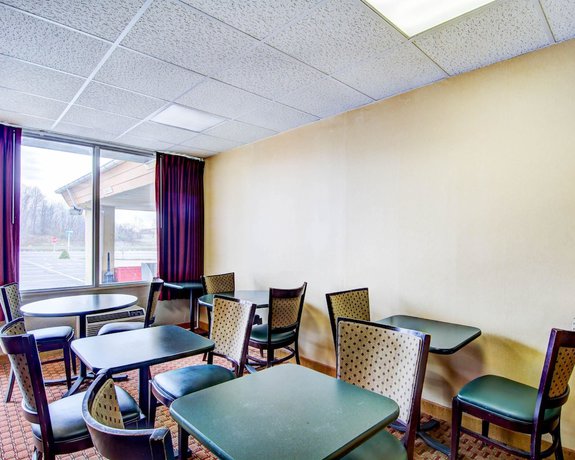Imagen del bar/restaurante del Hotel Econo Lodge Wytheville I-77 and I-81. Foto 5