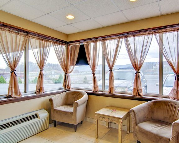 Imagen de los interiores del Hotel Econo Lodge Wytheville I-77 and I-81. Foto 18