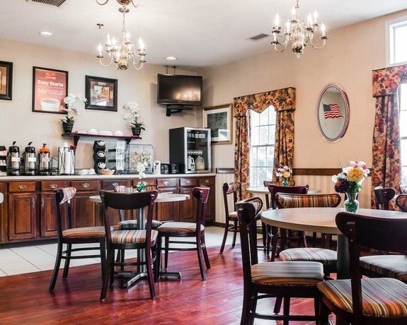 Imagen del bar/restaurante del Hotel Econo Lodge and Suites, Grand Rapids. Foto 6