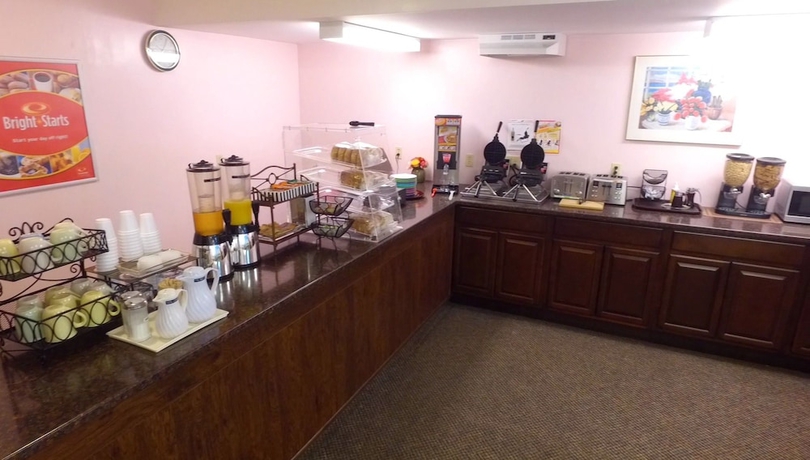 Imagen del bar/restaurante del Hotel Econo Lodge and Suites Saint John. Foto 3