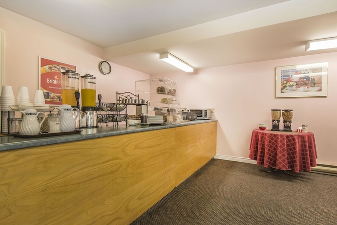 Imagen del bar/restaurante del Hotel Econo Lodge and Suites Saint John. Foto 4