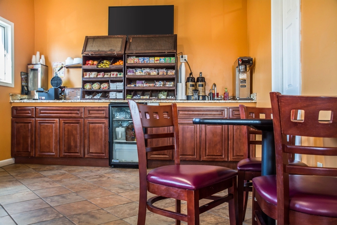 Imagen del bar/restaurante del Hotel Econo Lodge and Suites, Syracuse. Foto 7