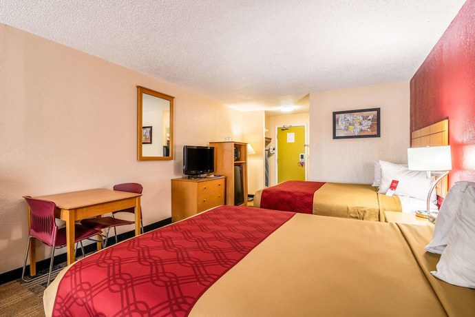 Imagen de la habitación del Hotel Econo Lodge at Wanamaker. Foto 8