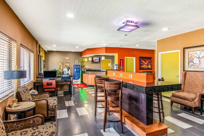 Imagen de los interiores del Hotel Econo Lodge at Wanamaker. Foto 19