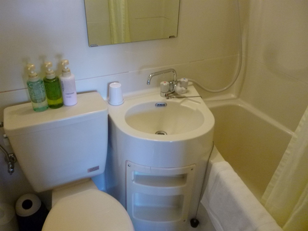 Imagen de la habitación del Hotel Econo-Inn Kyoto. Foto 6