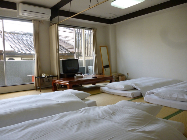 Imagen de la habitación del Hotel Econo-Inn Kyoto. Foto 9