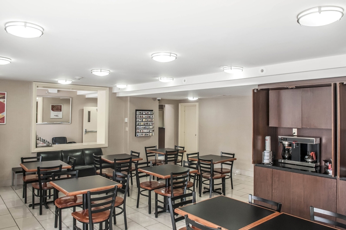 Imagen del bar/restaurante del Hotel Econolodge Downtown Toronto. Foto 4