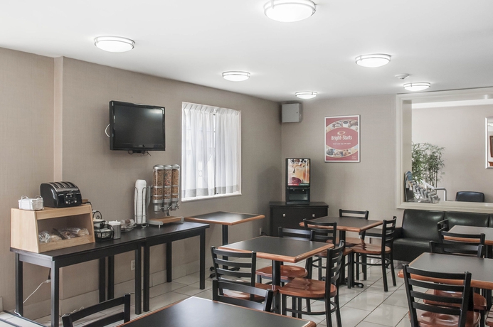 Imagen del bar/restaurante del Hotel Econolodge Downtown Toronto. Foto 7